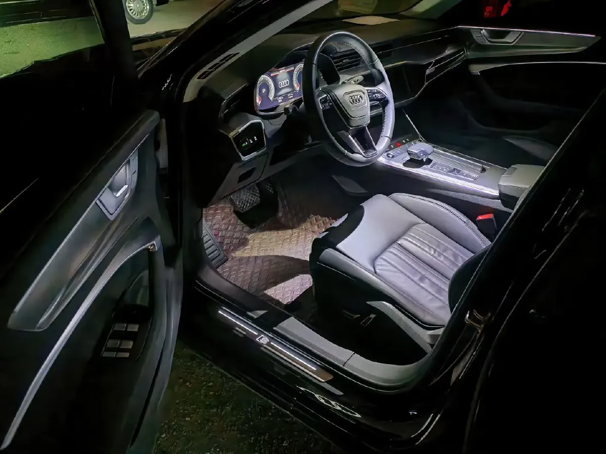 2024 Audi A6L 2.0T 245HP L4 7DCT,autocango,china used car exporter,china ev exporter,chinese used car exporter,chinese used ev exporter