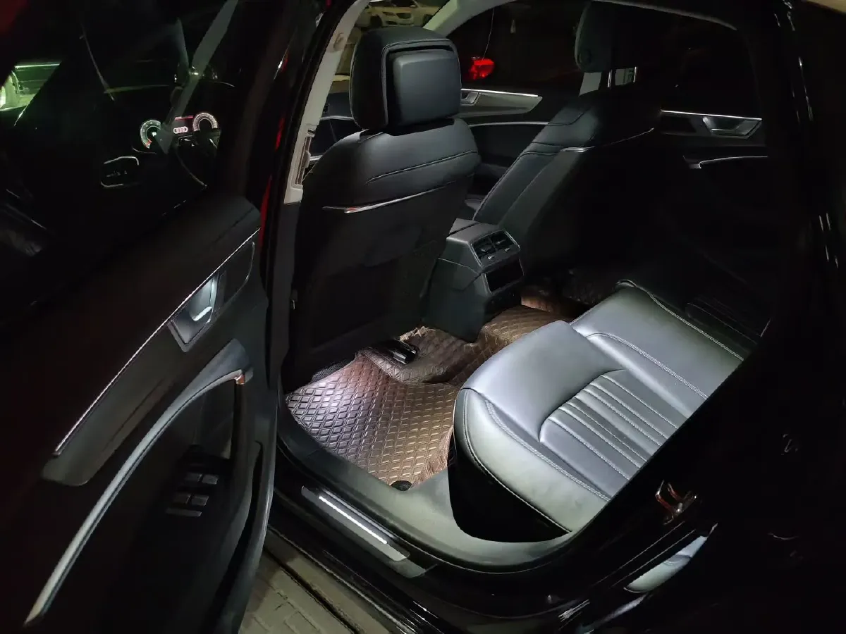 2024 Audi A6L 2.0T 245HP L4 7DCT,autocango,china used car exporter,china ev exporter,chinese used car exporter,chinese used ev exporter