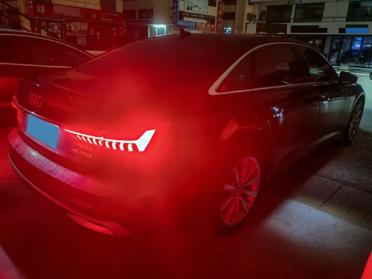 2024 Audi A6L 2.0T 245HP L4 7DCT,autocango,china used car exporter,china ev exporter,chinese used car exporter,chinese used ev exporter