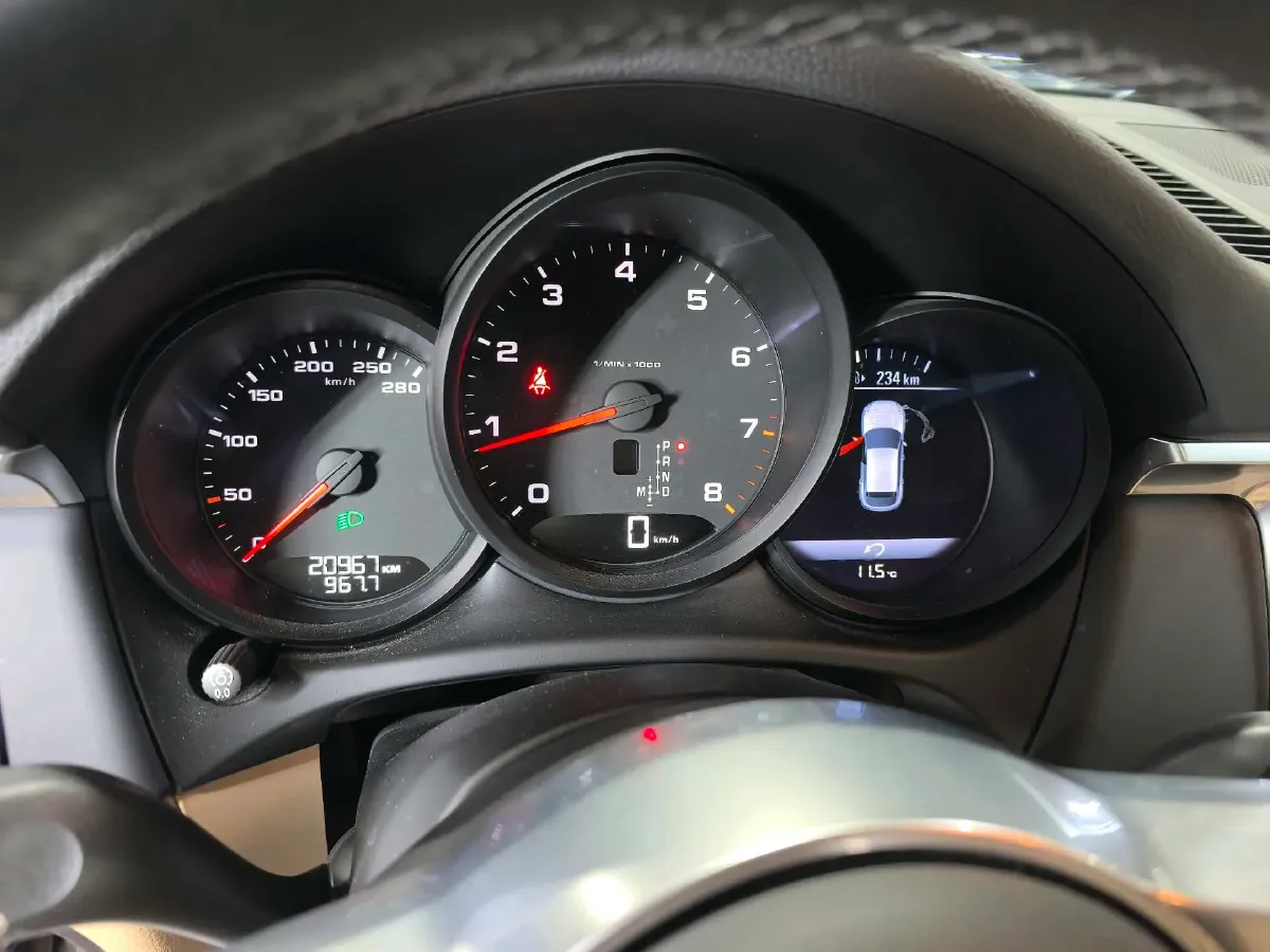 2021 Porsche Macan 2.0T 252HP L4 7DCT,autocango,china used car exporter,china ev exporter,chinese used car exporter,chinese used ev exporter