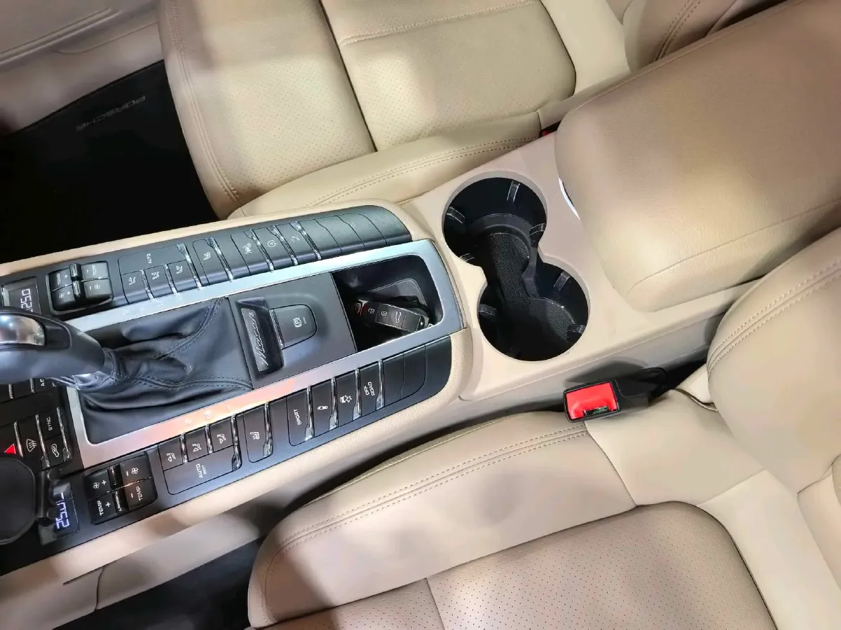 2021 Porsche Macan 2.0T 252HP L4 7DCT,autocango,china used car exporter,china ev exporter,chinese used car exporter,chinese used ev exporter