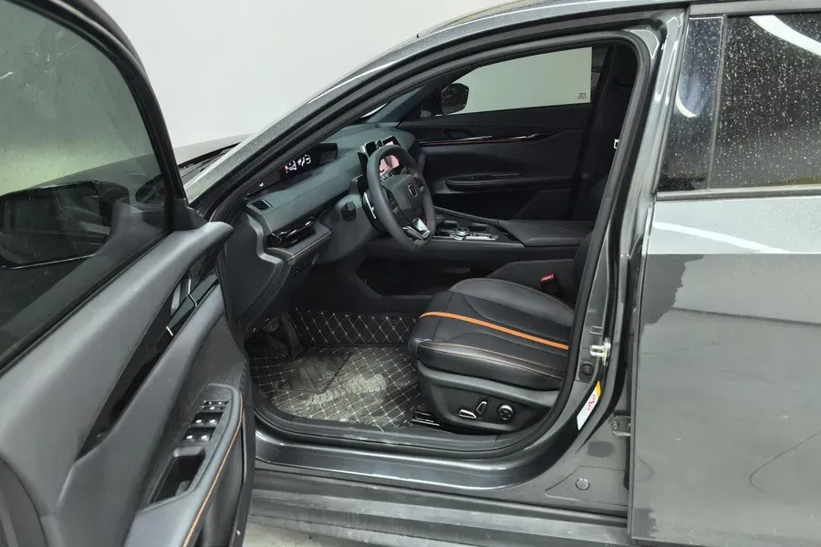 2024 ChangAn UNI-V 1.5T 188HP L4 7DCT,autocango,china used car exporter,china ev exporter,chinese used car exporter,chinese used ev exporter