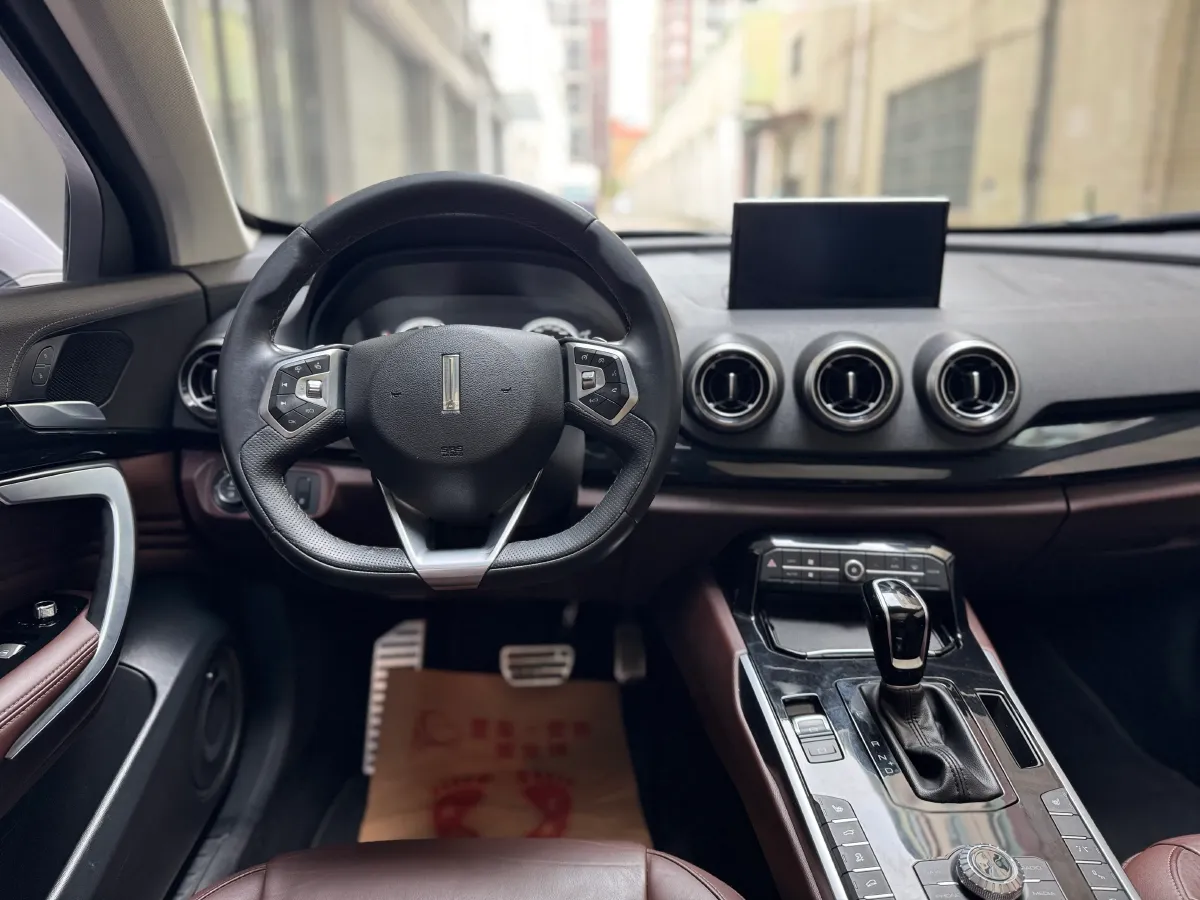 2017 WEY VV7 2.0T 234HP L4 7DCT,autocango,china used car exporter,china ev exporter,chinese used car exporter,chinese used ev exporter