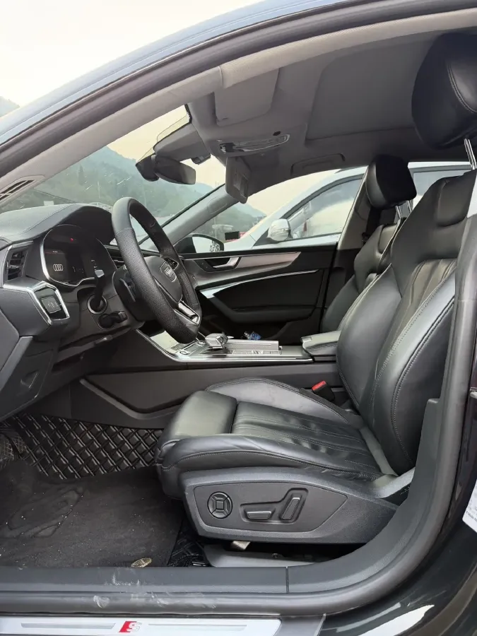 2021 Audi A7 2.0T 245HP L4 7DCT,autocango,china used car exporter,china ev exporter,chinese used car exporter,chinese used ev exporter