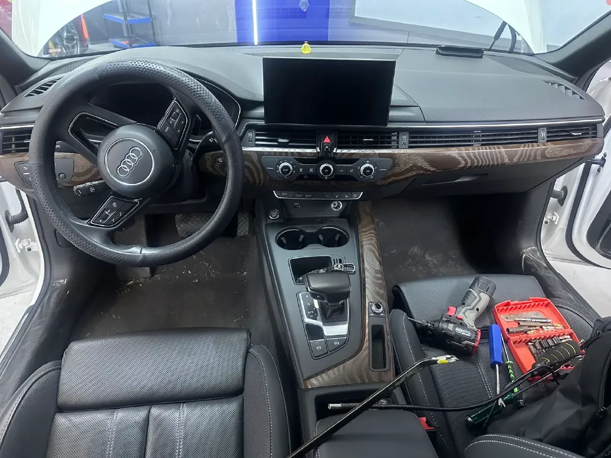 2023 Audi A4L 2.0T 190HP L4 7DCT,autocango,china used car exporter,china ev exporter,chinese used car exporter,chinese used ev exporter