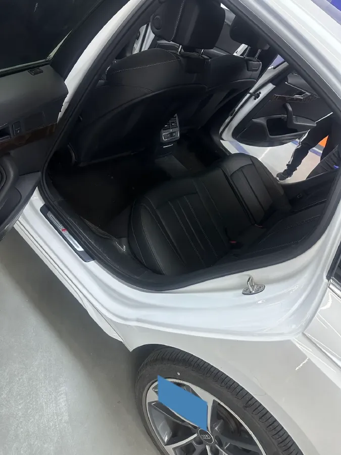 2023 Audi A4L 2.0T 190HP L4 7DCT,autocango,china used car exporter,china ev exporter,chinese used car exporter,chinese used ev exporter