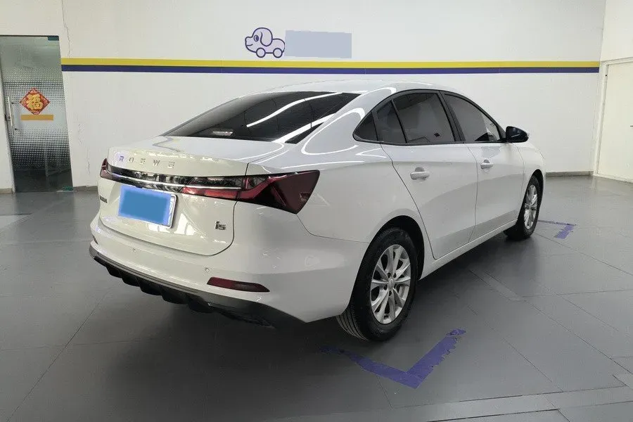 2023 Roewe i5 1.5L 129HP L4 5MT,autocango,china used car exporter,china ev exporter,chinese used car exporter,chinese used ev exporter
