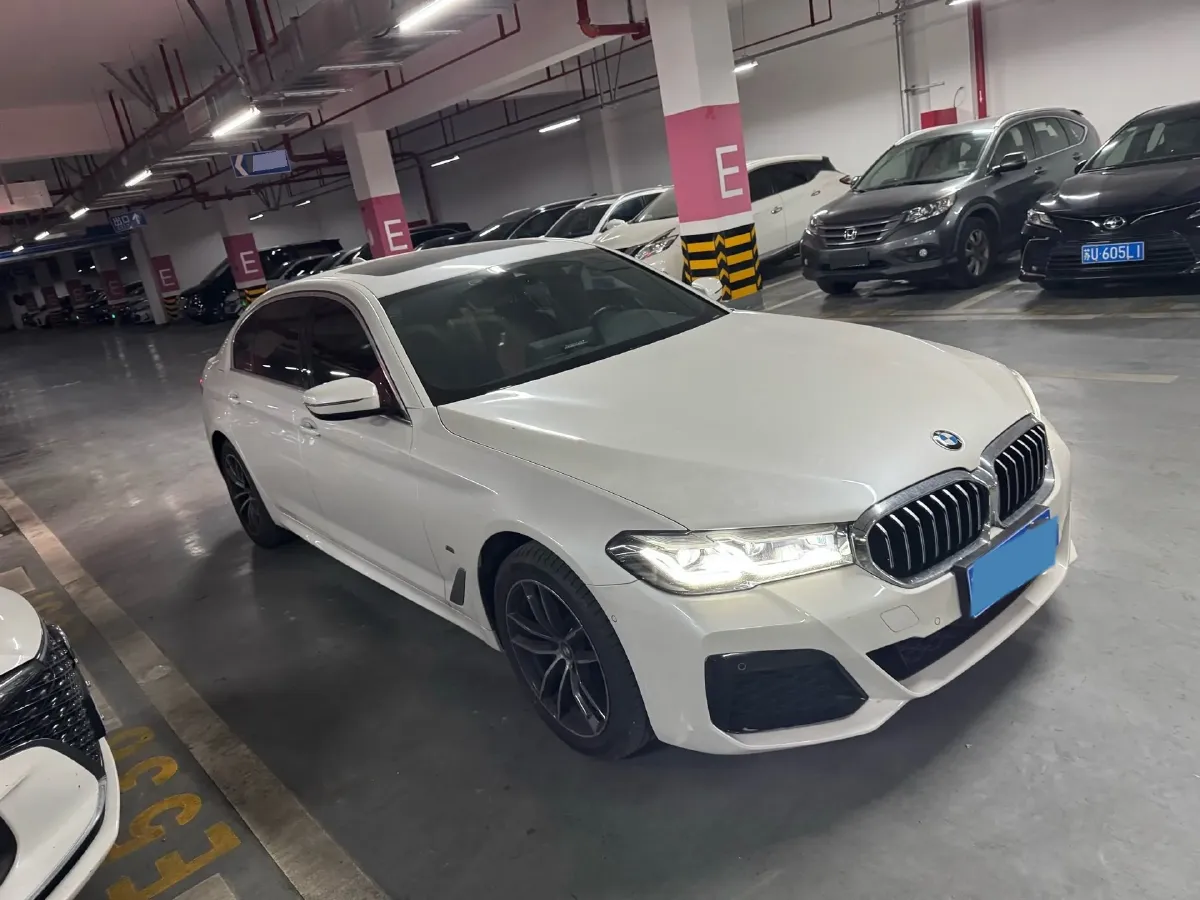 2022 BMW 5 Series 2.0T 184HP L4 8AT,autocango,china used car exporter,china ev exporter,chinese used car exporter,chinese used ev exporter