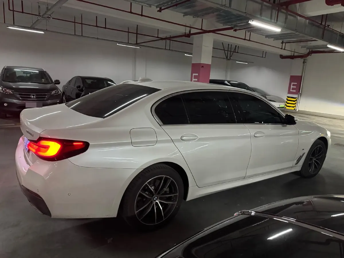 2022 BMW 5 Series 2.0T 184HP L4 8AT,autocango,china used car exporter,china ev exporter,chinese used car exporter,chinese used ev exporter