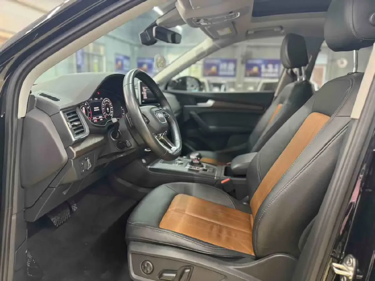 2020 Audi Q5L 2.0T 190HP L4 7DCT,autocango,china used car exporter,china ev exporter,chinese used car exporter,chinese used ev exporter