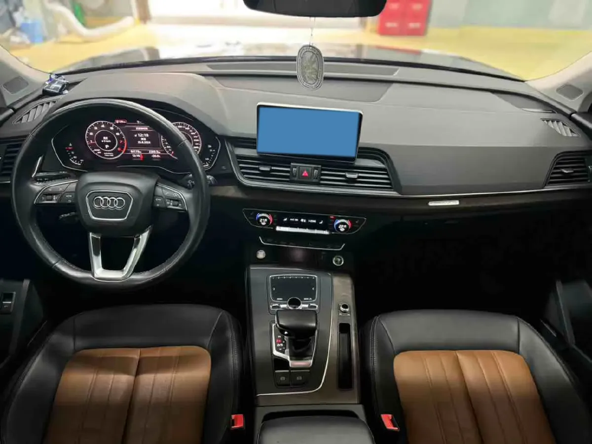 2020 Audi Q5L 2.0T 190HP L4 7DCT,autocango,china used car exporter,china ev exporter,chinese used car exporter,chinese used ev exporter