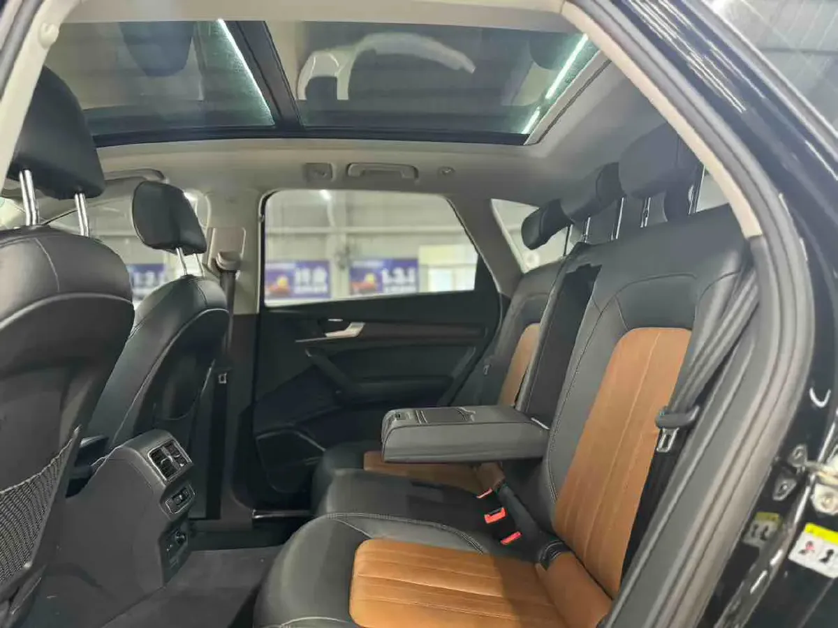 2020 Audi Q5L 2.0T 190HP L4 7DCT,autocango,china used car exporter,china ev exporter,chinese used car exporter,chinese used ev exporter