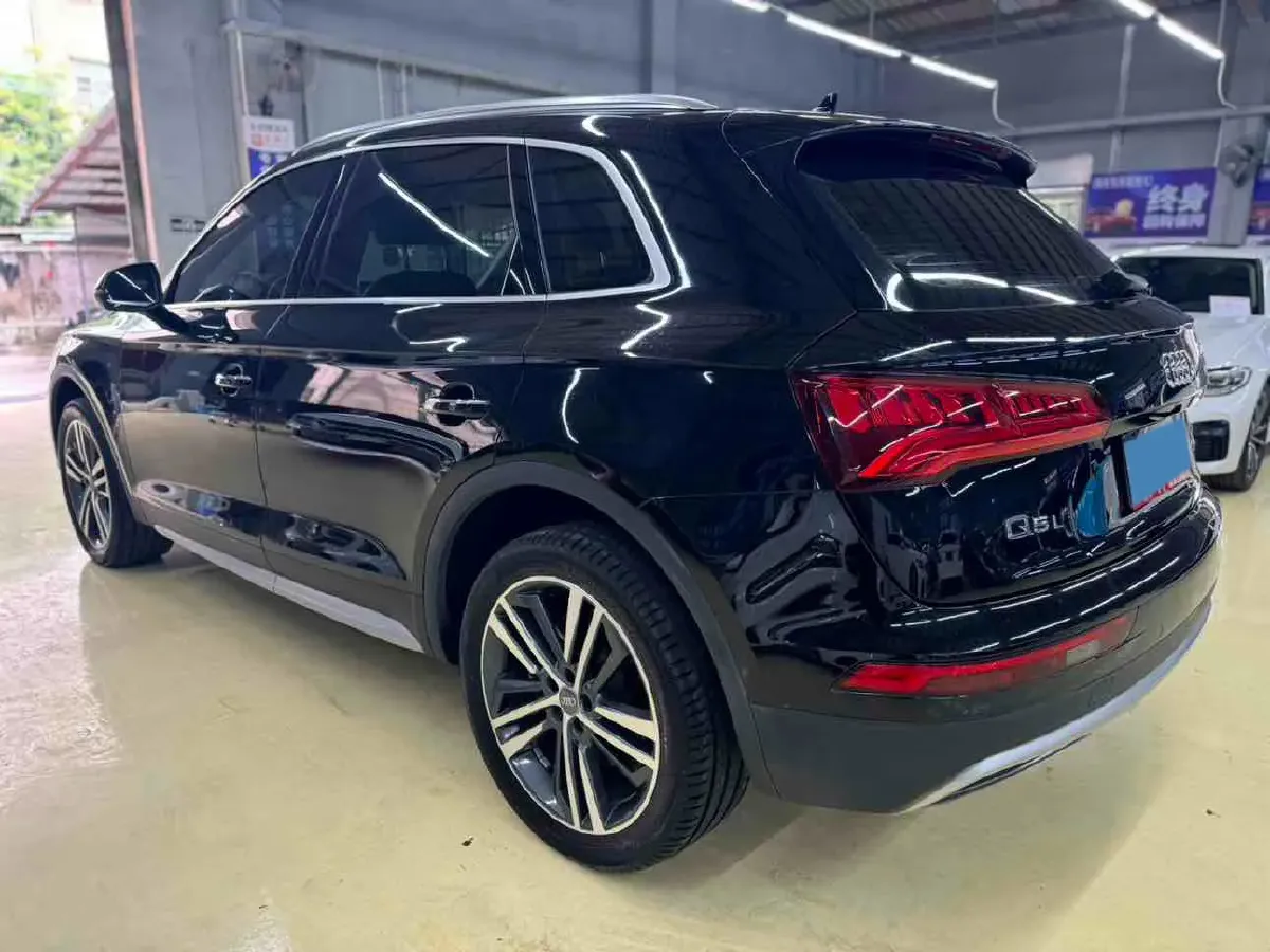 2020 Audi Q5L 2.0T 190HP L4 7DCT,autocango,china used car exporter,china ev exporter,chinese used car exporter,chinese used ev exporter