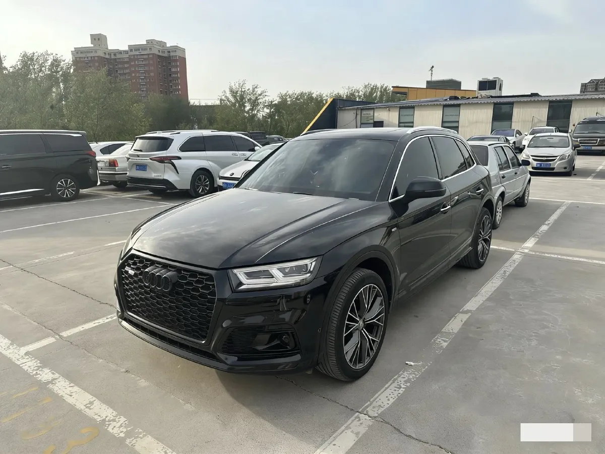 2020 Audi Q5L 2.0T 252HP L4 7DCT,autocango,china used car exporter,china ev exporter,chinese used car exporter,chinese used ev exporter