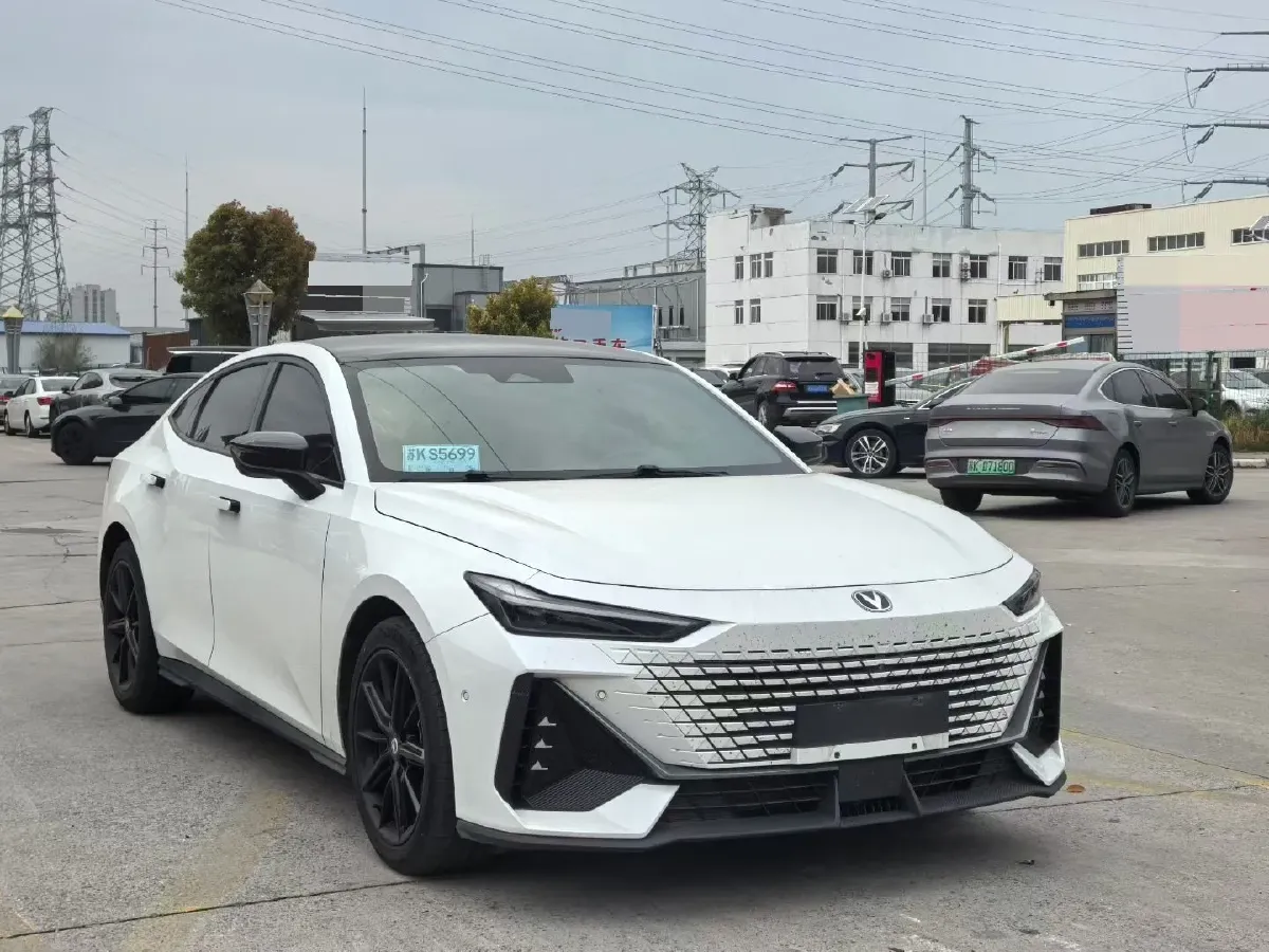 2022 ChangAn UNI-V 1.5T 188HP L4 7DCT,autocango,china used car exporter,china ev exporter,chinese used car exporter,chinese used ev exporter