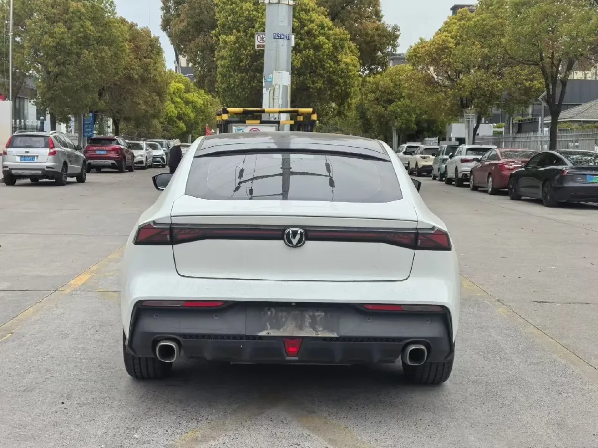 2022 ChangAn UNI-V 1.5T 188HP L4 7DCT,autocango,china used car exporter,china ev exporter,chinese used car exporter,chinese used ev exporter