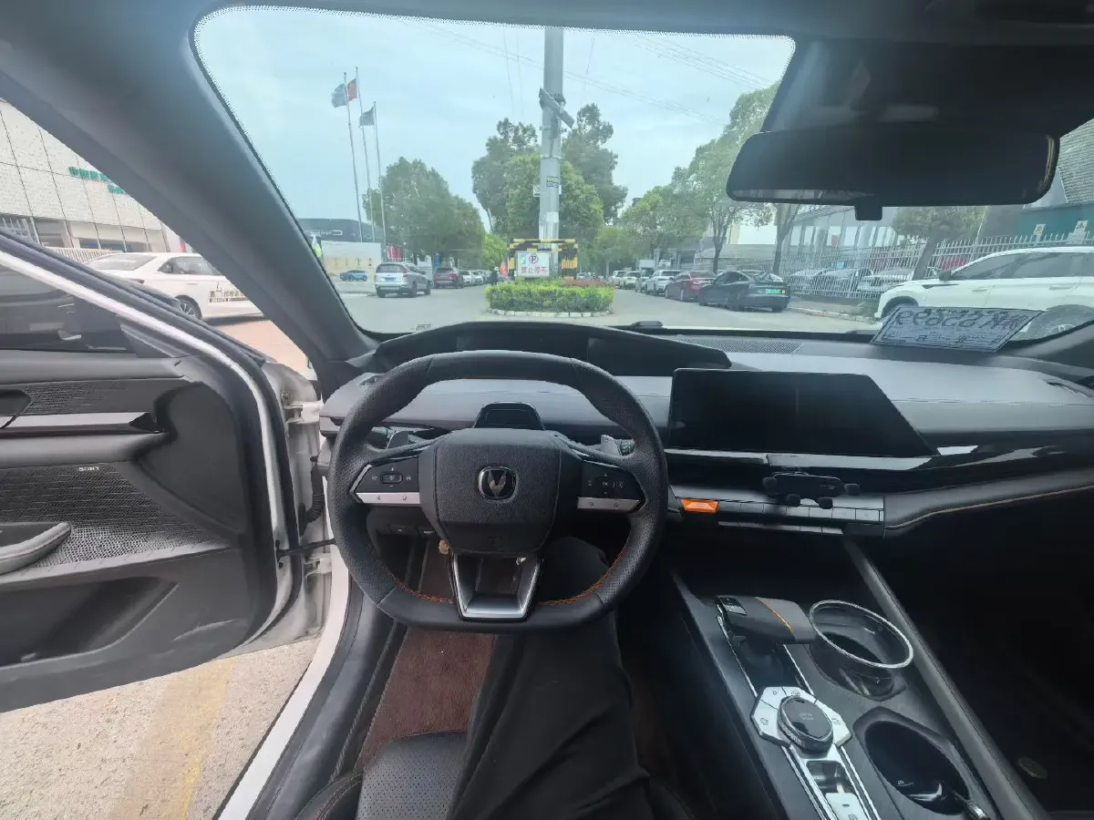 2022 ChangAn UNI-V 1.5T 188HP L4 7DCT,autocango,china used car exporter,china ev exporter,chinese used car exporter,chinese used ev exporter