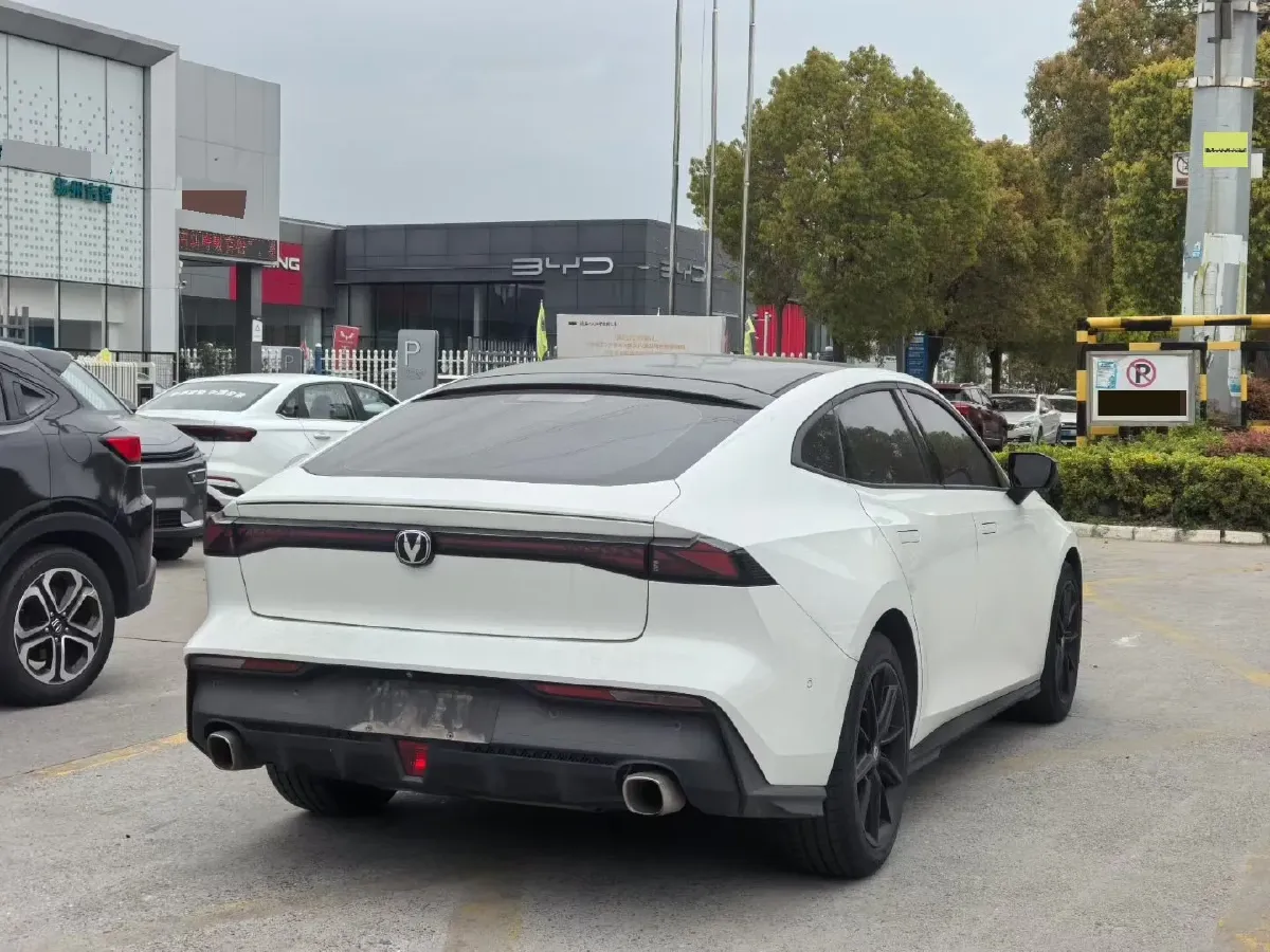 2022 ChangAn UNI-V 1.5T 188HP L4 7DCT,autocango,china used car exporter,china ev exporter,chinese used car exporter,chinese used ev exporter