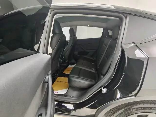 2022 Tesla Model Y BEV 60KWH,autocango,china used car exporter,china ev exporter,chinese used car exporter,chinese used ev exporter