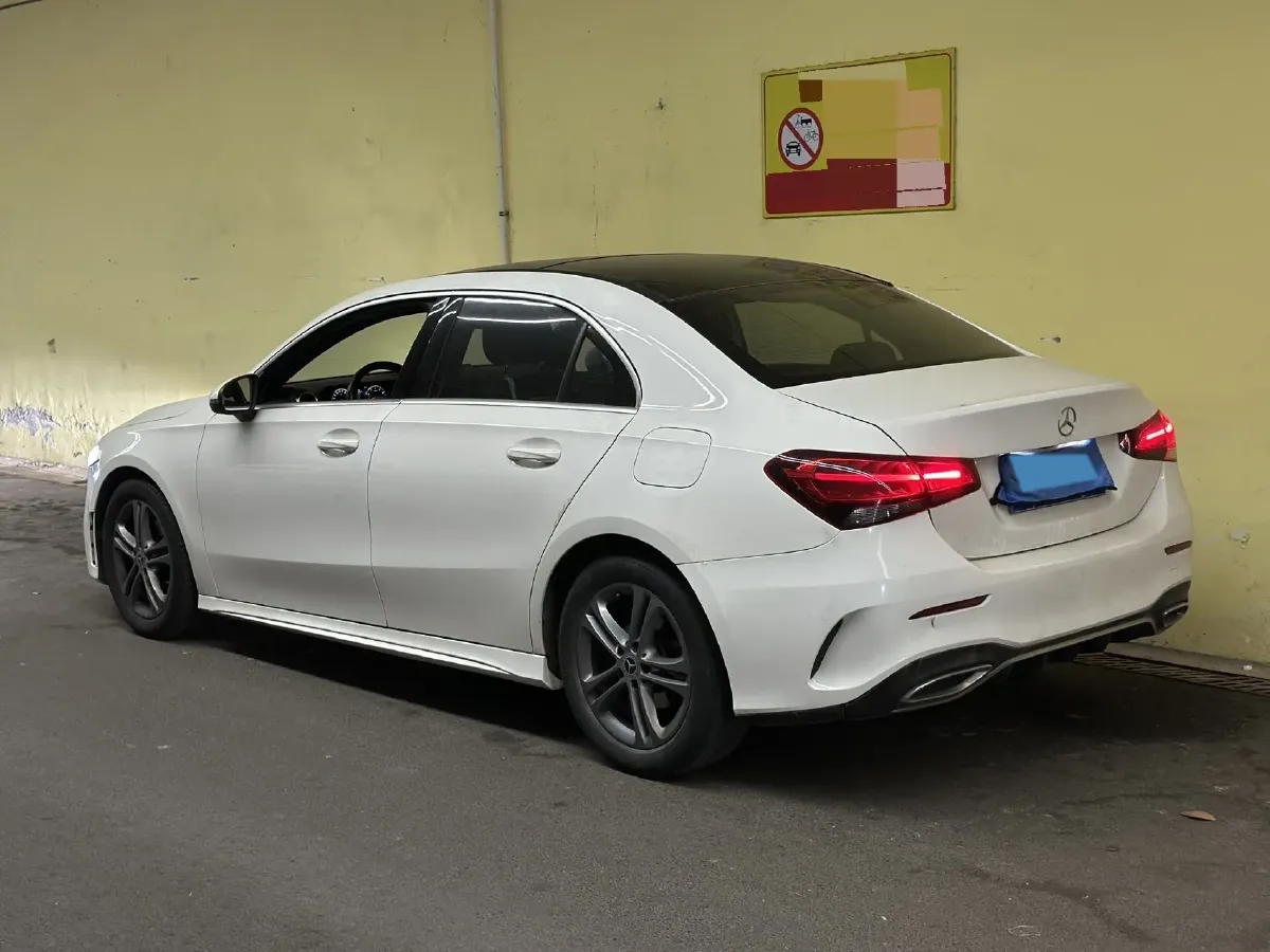 2021 Mercedes-Benz A Class 1.3T 136HP L4 7DCT,autocango,china used car exporter,china ev exporter,chinese used car exporter,chinese used ev exporter