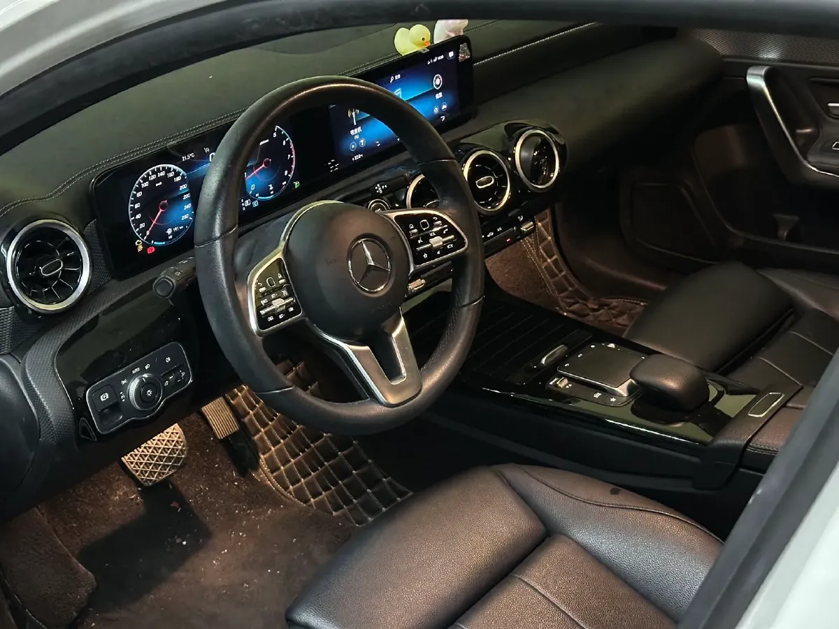 2021 Mercedes-Benz A Class 1.3T 136HP L4 7DCT,autocango,china used car exporter,china ev exporter,chinese used car exporter,chinese used ev exporter