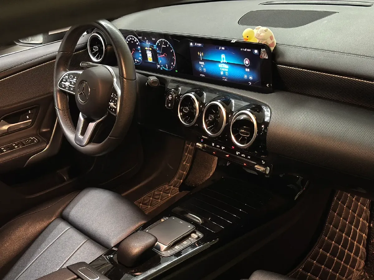 2021 Mercedes-Benz A Class 1.3T 136HP L4 7DCT,autocango,china used car exporter,china ev exporter,chinese used car exporter,chinese used ev exporter