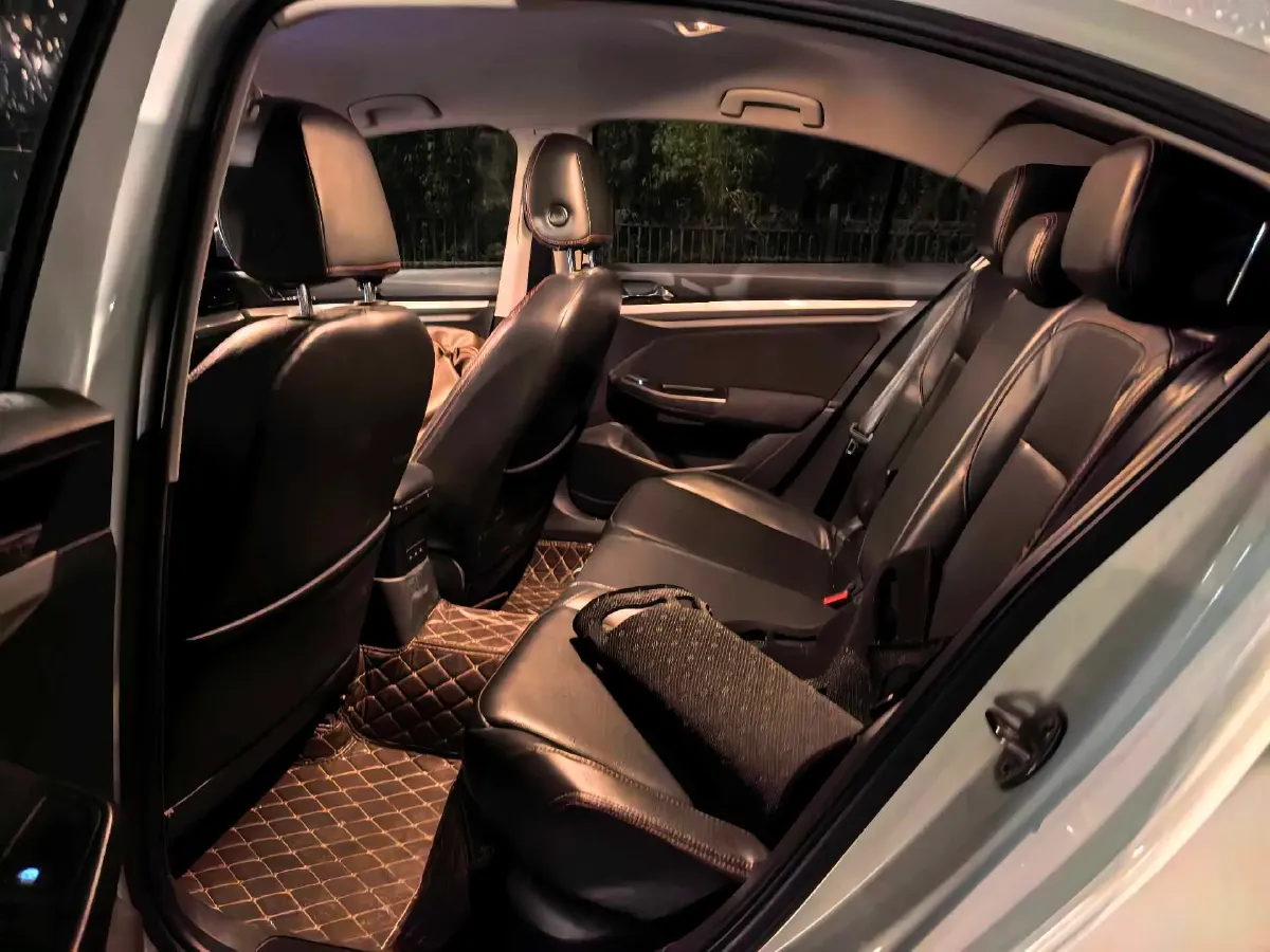 2019 MAXUS XinTu V80 2.5T 136HP L4 6MT,autocango,china used car exporter,china ev exporter,chinese used car exporter,chinese used ev exporter