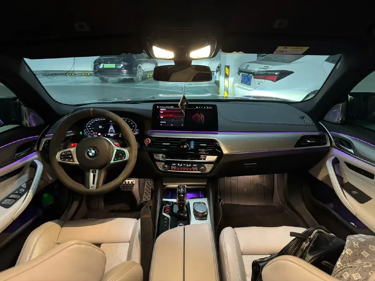 2021 BMW M5 4.4T 600HP V8 8AT,autocango,china used car exporter,china ev exporter,chinese used car exporter,chinese used ev exporter