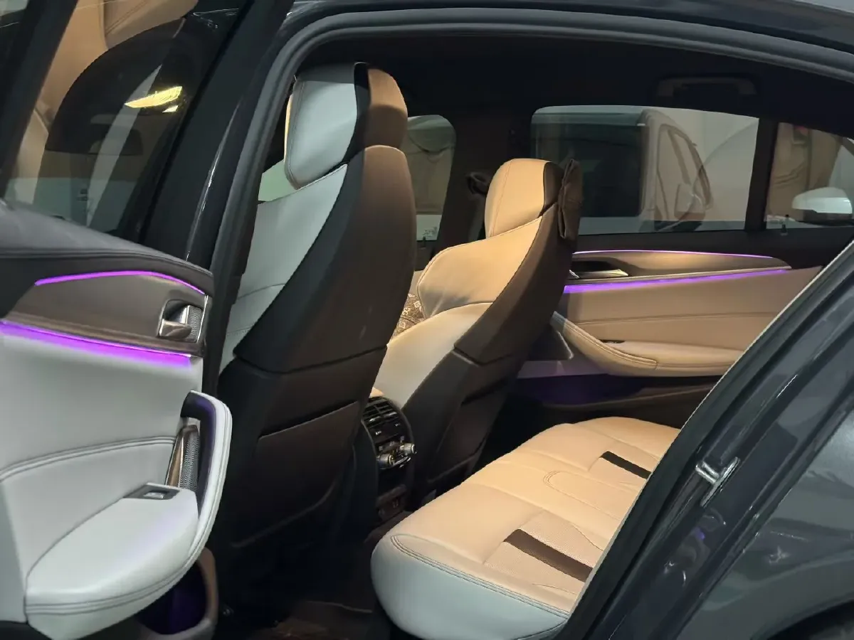 2021 BMW M5 4.4T 600HP V8 8AT,autocango,china used car exporter,china ev exporter,chinese used car exporter,chinese used ev exporter