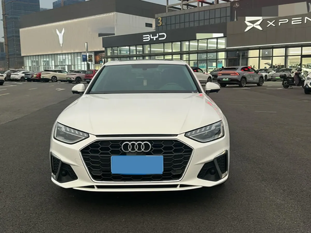 2022 Audi A4L 2.0T 190HP L4 7DCT,autocango,china used car exporter,china ev exporter,chinese used car exporter,chinese used ev exporter