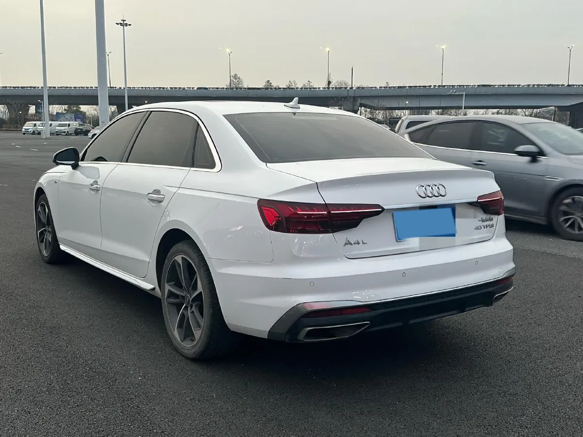 2022 Audi A4L 2.0T 190HP L4 7DCT,autocango,china used car exporter,china ev exporter,chinese used car exporter,chinese used ev exporter