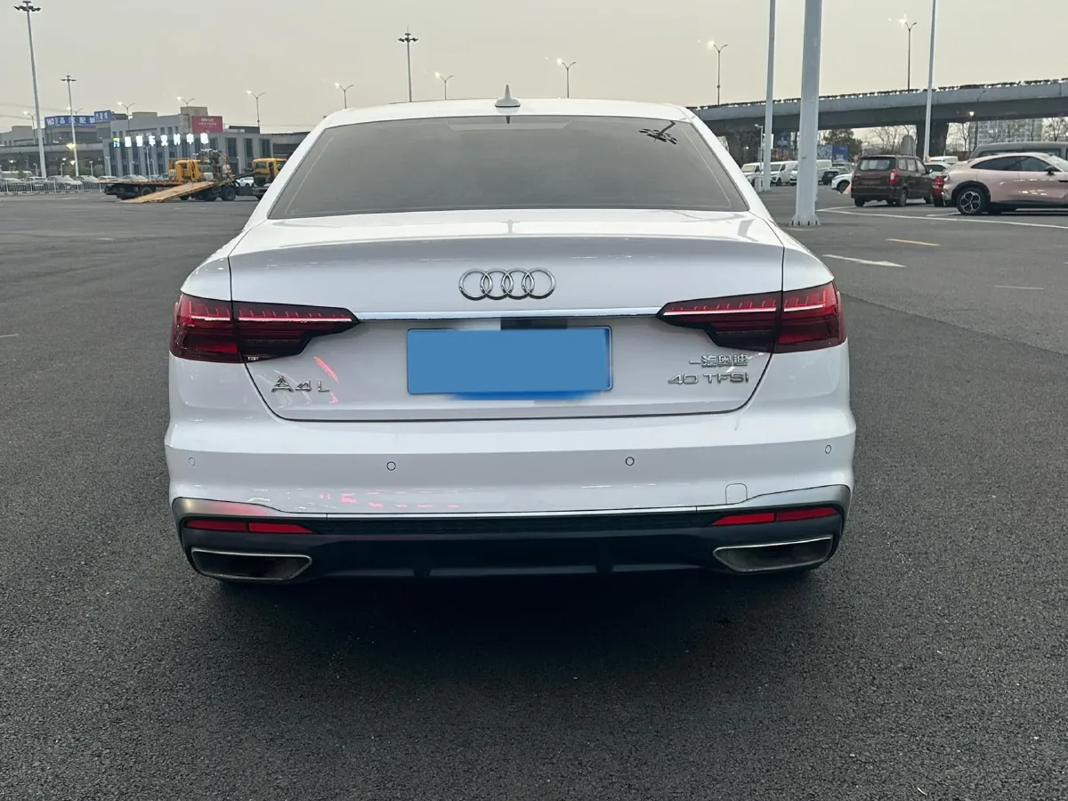 2022 Audi A4L 2.0T 190HP L4 7DCT,autocango,china used car exporter,china ev exporter,chinese used car exporter,chinese used ev exporter