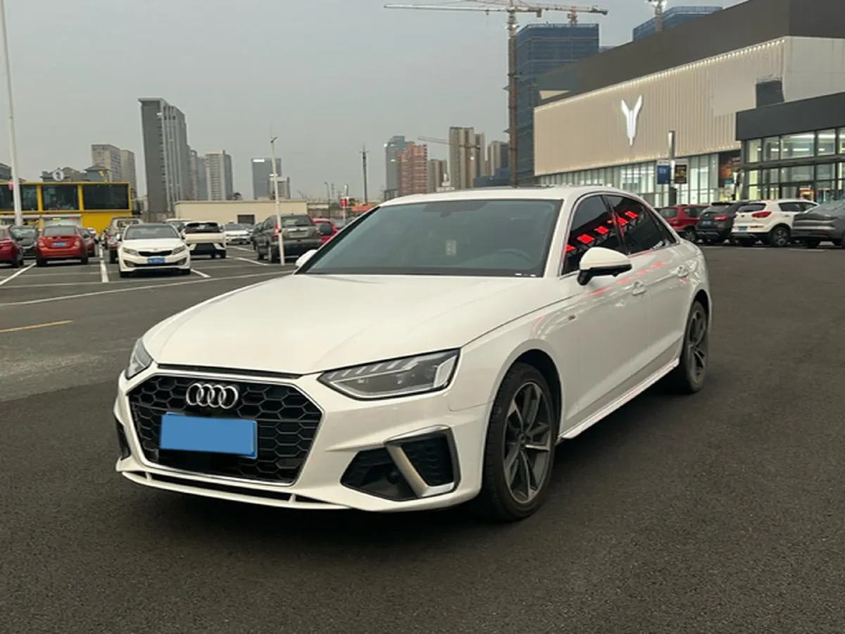 2022 Audi A4L 2.0T 190HP L4 7DCT,autocango,china used car exporter,china ev exporter,chinese used car exporter,chinese used ev exporter