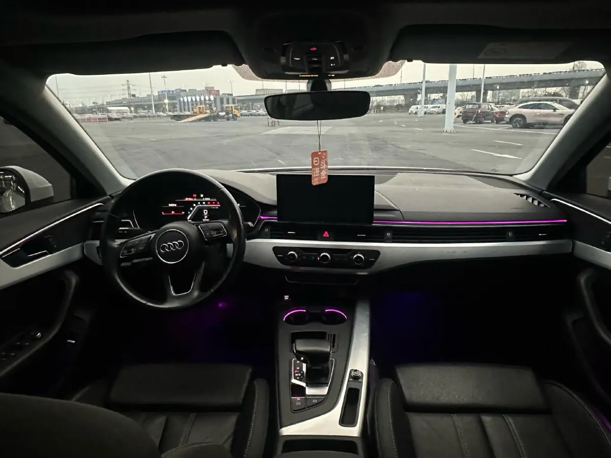 2022 Audi A4L 2.0T 190HP L4 7DCT,autocango,china used car exporter,china ev exporter,chinese used car exporter,chinese used ev exporter