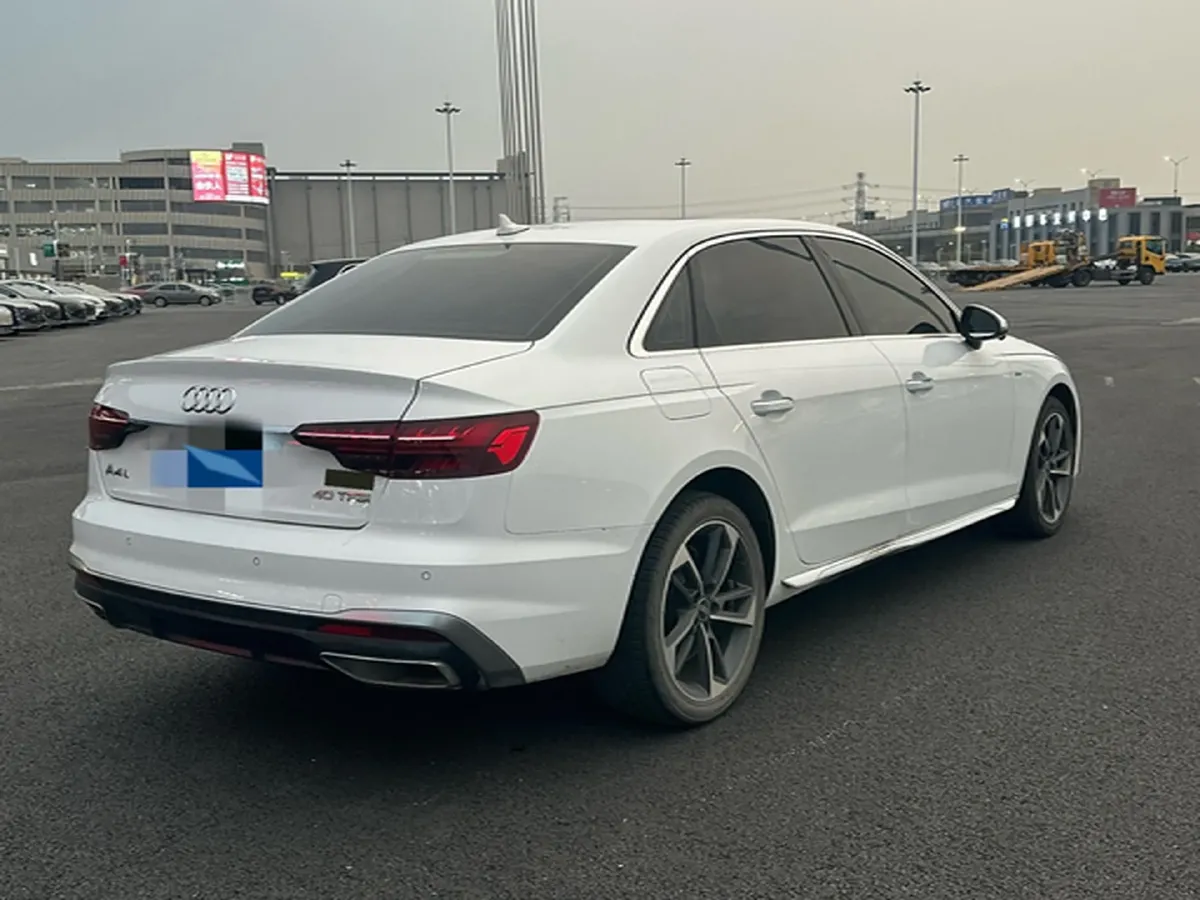 2022 Audi A4L 2.0T 190HP L4 7DCT,autocango,china used car exporter,china ev exporter,chinese used car exporter,chinese used ev exporter