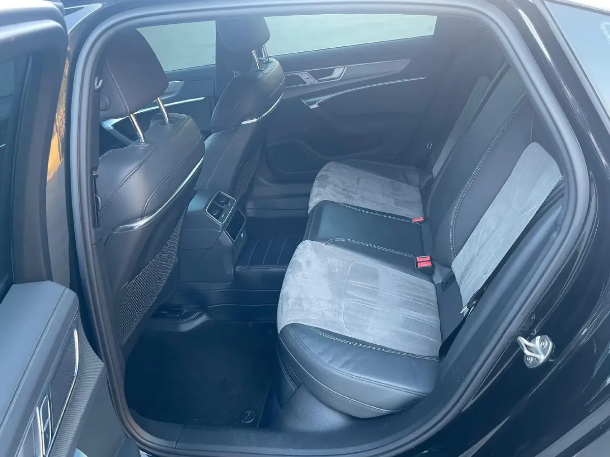 2023 Audi A6L 2.0T 245HP L4 7DCT,autocango,china used car exporter,china ev exporter,chinese used car exporter,chinese used ev exporter