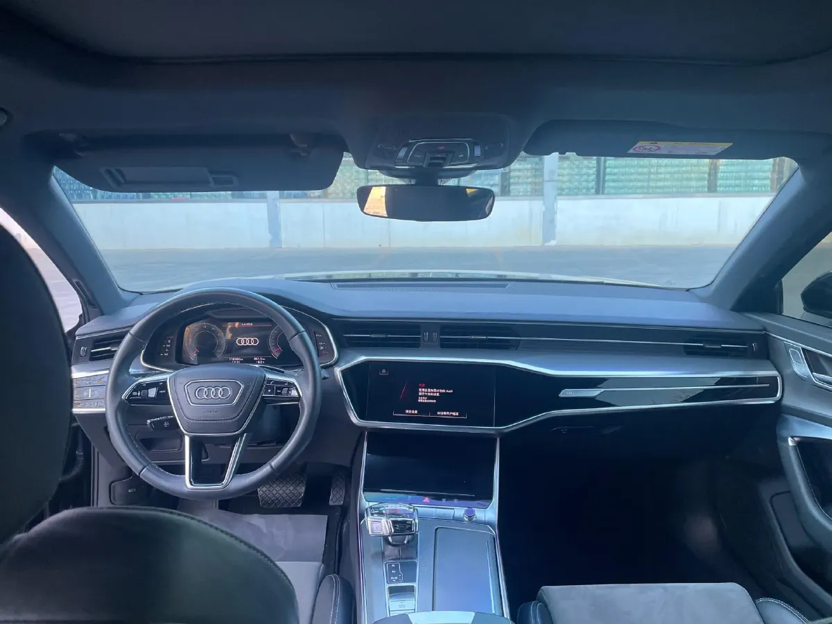 2023 Audi A6L 2.0T 245HP L4 7DCT,autocango,china used car exporter,china ev exporter,chinese used car exporter,chinese used ev exporter