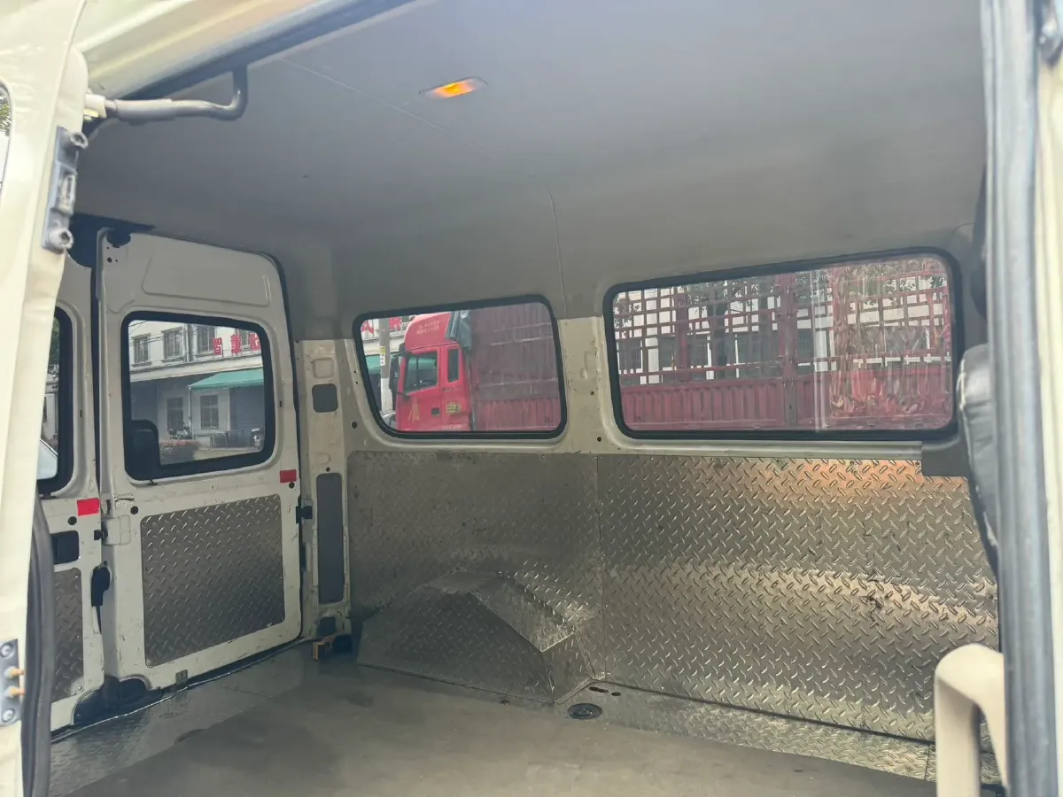 2020 MAXUS XinTu V80 2.5T 136HP L4 6MT,autocango,china used car exporter,china ev exporter,chinese used car exporter,chinese used ev exporter