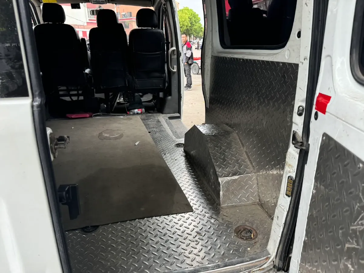 2020 MAXUS XinTu V80 2.5T 136HP L4 6MT,autocango,china used car exporter,china ev exporter,chinese used car exporter,chinese used ev exporter