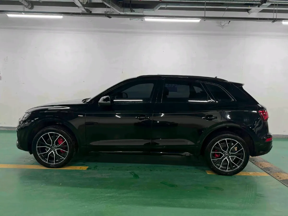 2024 Audi Q5L 2.0T 245HP L4 7DCT,autocango,china used car exporter,china ev exporter,chinese used car exporter,chinese used ev exporter