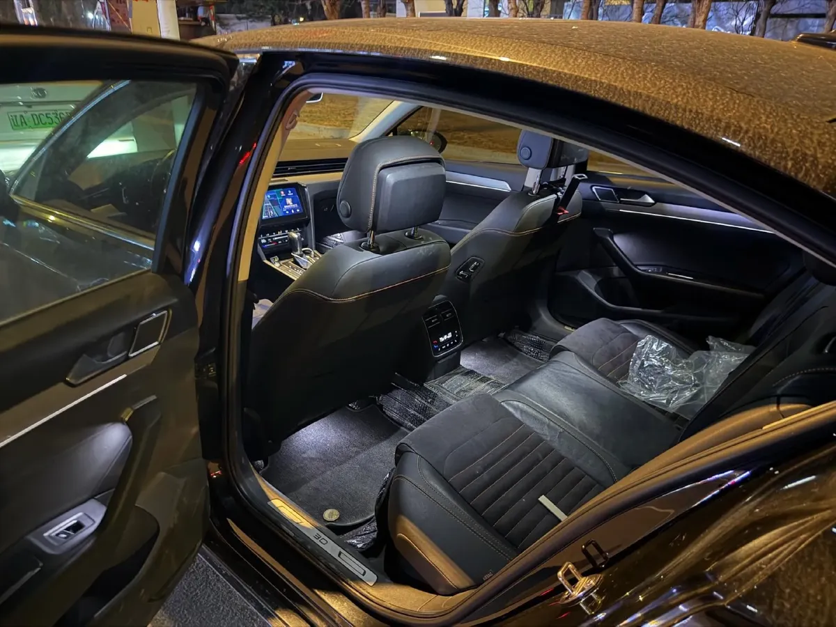 2021 Volkswagen Magotan 2.0T 186HP L4 7DCT,autocango,china used car exporter,china ev exporter,chinese used car exporter,chinese used ev exporter