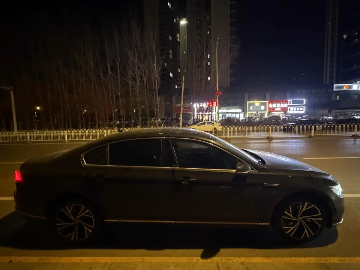 2021 Volkswagen Magotan 2.0T 186HP L4 7DCT,autocango,china used car exporter,china ev exporter,chinese used car exporter,chinese used ev exporter