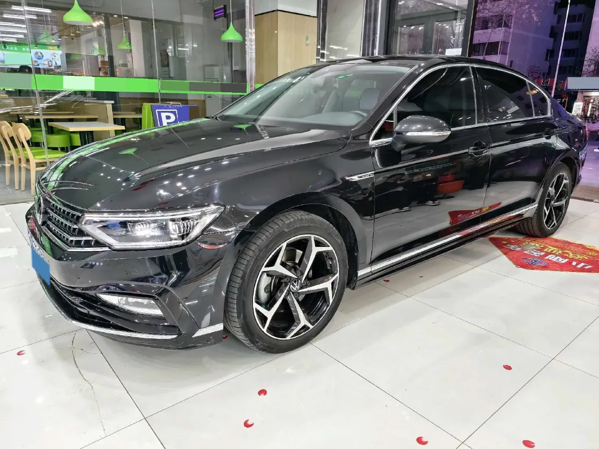 2023 Volkswagen Magotan 2.0T 186HP L4 7DCT,autocango,china used car exporter,china ev exporter,chinese used car exporter,chinese used ev exporter