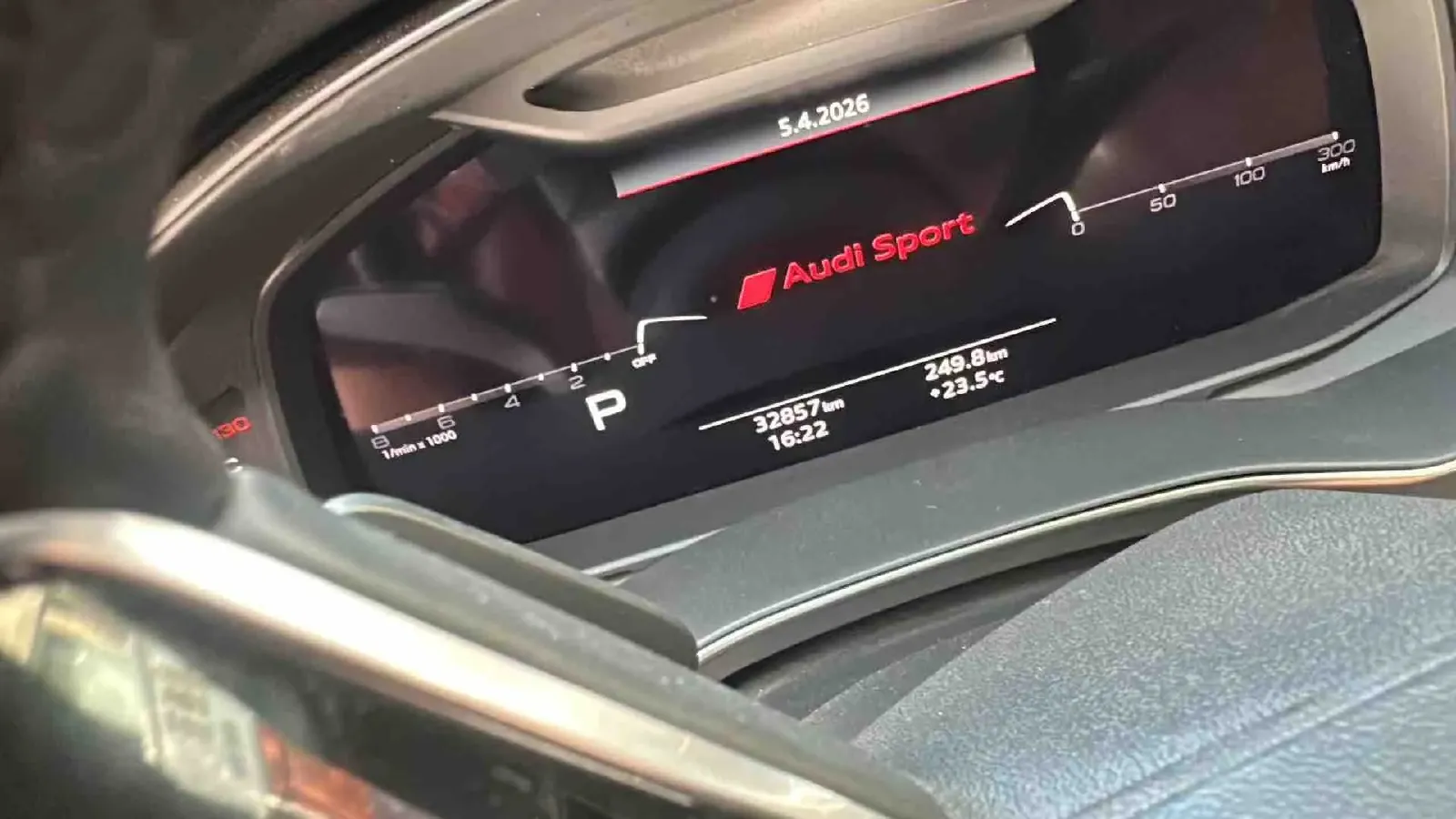 2024 Audi A6L 2.0T 245HP L4 7DCT,autocango,china used car exporter,china ev exporter,chinese used car exporter,chinese used ev exporter