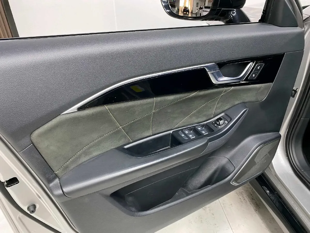 2022 Bestune B70S 2.0T 224HP L4 6AT,autocango,china used car exporter,china ev exporter,chinese used car exporter,chinese used ev exporter