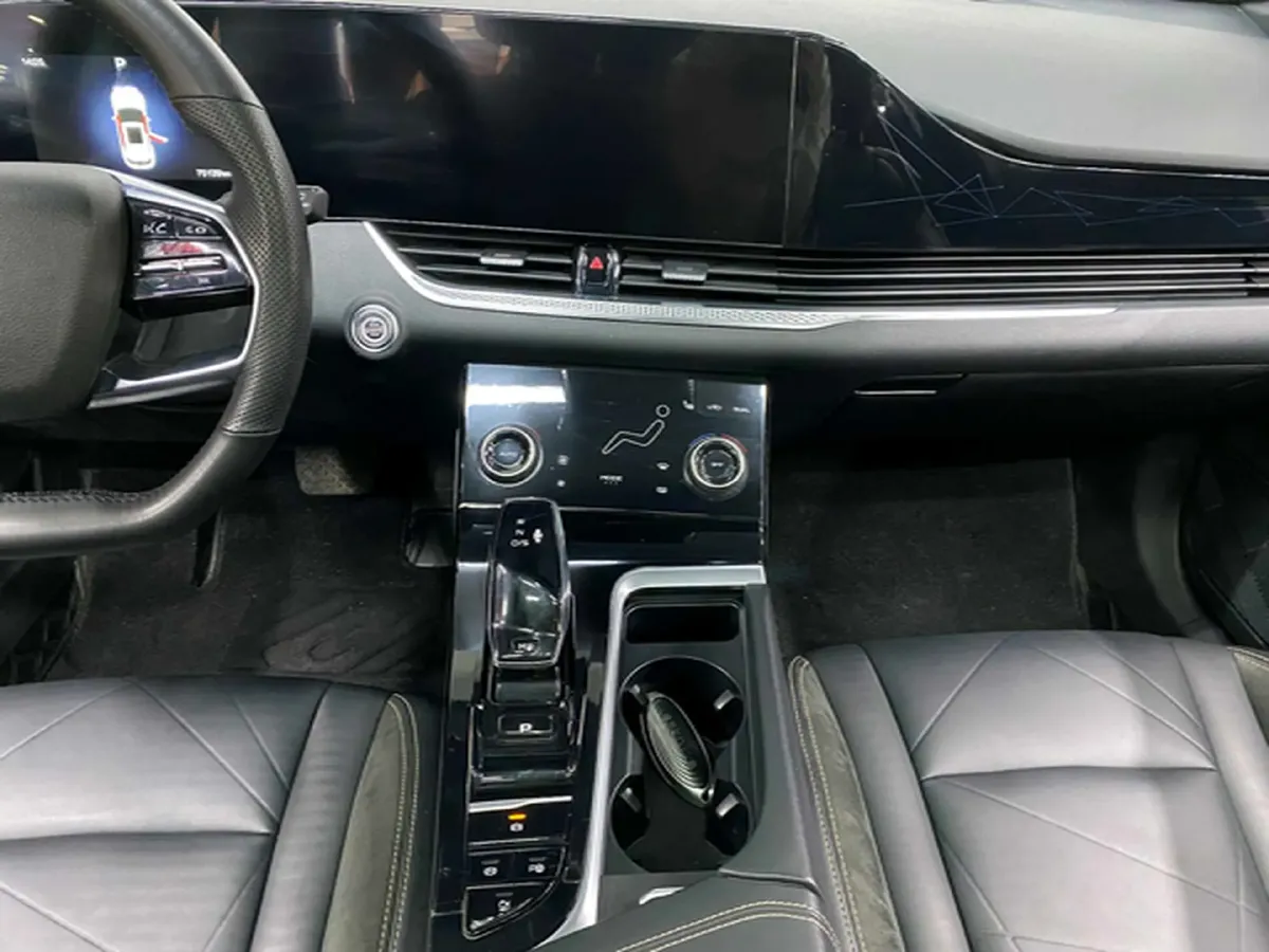 2022 Bestune B70S 2.0T 224HP L4 6AT,autocango,china used car exporter,china ev exporter,chinese used car exporter,chinese used ev exporter