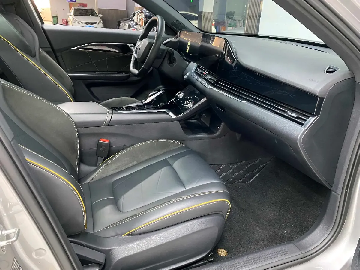 2022 Bestune B70S 2.0T 224HP L4 6AT,autocango,china used car exporter,china ev exporter,chinese used car exporter,chinese used ev exporter