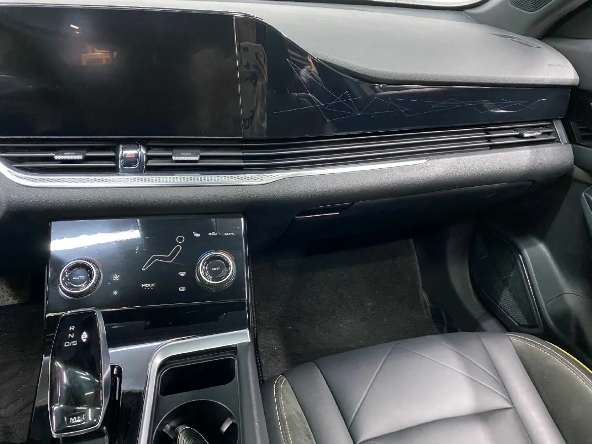 2022 Bestune B70S 2.0T 224HP L4 6AT,autocango,china used car exporter,china ev exporter,chinese used car exporter,chinese used ev exporter