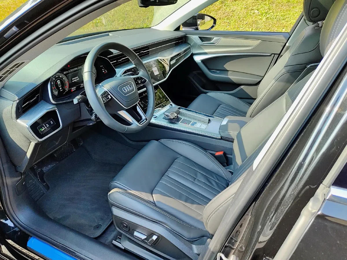 2023 Audi A6L 2.0T 190HP L4 7DCT,autocango,china used car exporter,china ev exporter,chinese used car exporter,chinese used ev exporter