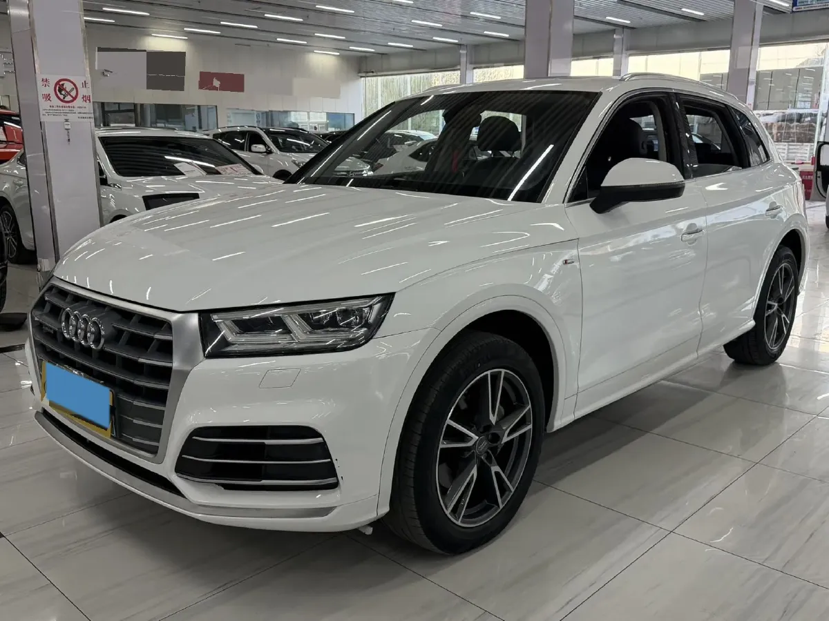 2020 Audi Q5L 2.0T 190HP L4 7DCT,autocango,china used car exporter,china ev exporter,chinese used car exporter,chinese used ev exporter